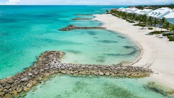 Beach nearby, sun-loungers, beach towels