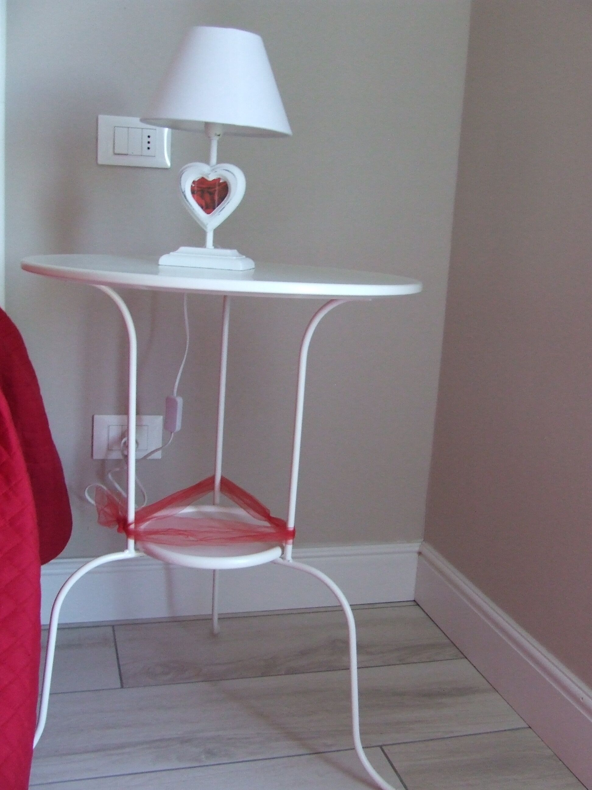 Romantic and bright apartment, located in a small paradise on Lake Garda