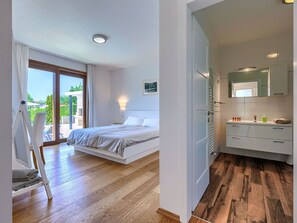 4 bedrooms, travel cot, free WiFi
