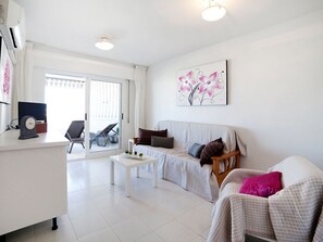 TV - Cosy apartment for 4 people with pool, WIFI, A/C, TV and terrace (Calpe)