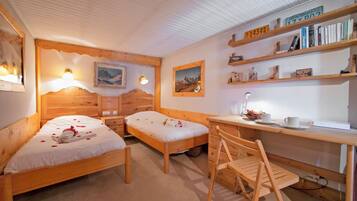 2 chambres, fer et planche à repasser, Wi-Fi, draps fournis