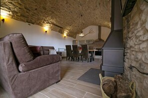 TV, fireplace, ping pong - Rural house (full rental) La Bodega de Puy for 8 people (Graus)