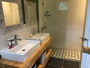 Combined shower/tub, hair dryer, towels, soap