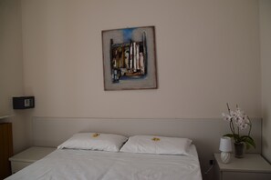Minibar, caixa forta a l'habitació i decoració individual
