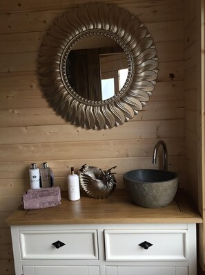 Interior - The Star Dome - Luxurious Star Gazing Retreat (Ludlow)