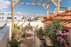 Outdoor dining - LV Premier AM2- terrace, view, AC, lift, BBQ (Lisboa ciudad)