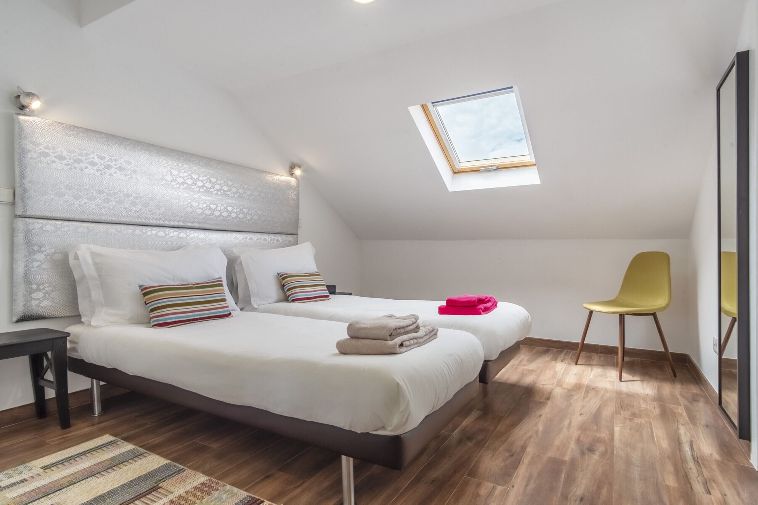 1 chambre, coffres-forts dans les chambres, fer et planche à repasser