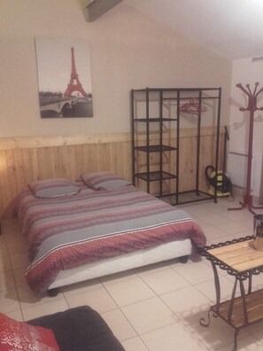 1 chambre, bureau, chambres insonorisées, fer et planche à repasser