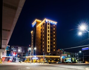 Front of property - evening/night - Air Sky Hotel (Busan)