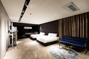 Business Studio Suite - Comp Airport Shuttle upon request | Premium bedding, down comforters, memory foam beds, minibar