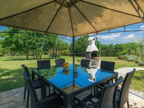 屋外ダイニングエリア