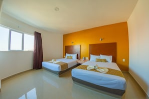 Rom – standard, 2 queensize-senger, ikke-røyk | Skrivebord, wi-fi (inkludert) og sengetøy