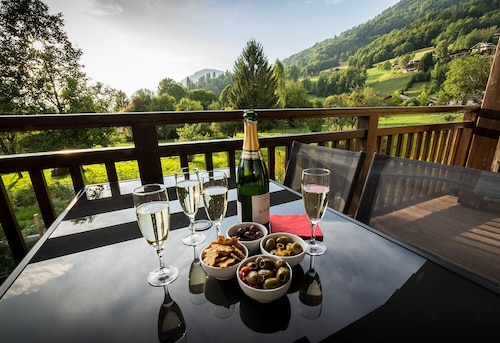 Family friendly 3-bedroom apartment in Samoens close to ski bus and amenities