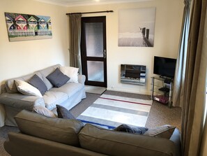 TV, fireplace, DVD player, books - Comfortable coastal retreat perfectly situated in Sheringham North Norfolk  (Sheringham)