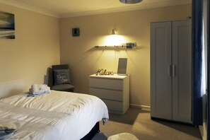 1 bedroom, iron/ironing board, WiFi, bed sheets - Comfortable coastal retreat perfectly situated in Sheringham North Norfolk  (Sheringham)