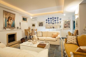 TV, fireplace