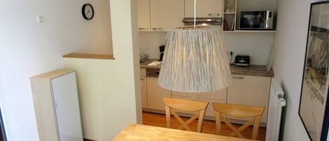 Kjøleskap, mikrobølgeovn, ovn og oppvaskmaskin