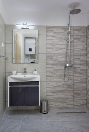 Shower, hair dryer, towels - Villa Petit **** villa in Brela, private pool (Brela)