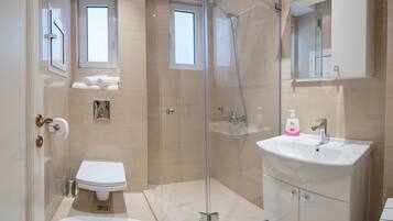 Superior Apartment, 2 Bedrooms, Balcony | Bathroom | Shower, rainfall showerhead, hair dryer, towels