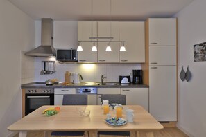 Køleskab, mikrobølgeovn, ovn, opvaskemaskine