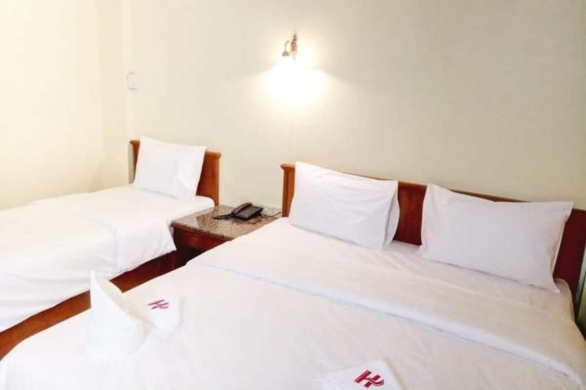 Standard Triple Room | Desk, soundproofing, free WiFi, bed sheets