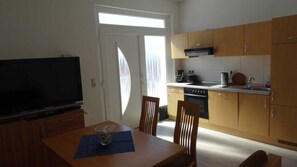 Kühlschrank, Ofen, Geschirrspüler, Hochstuhl