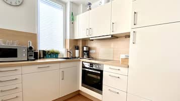 雪櫃、微波爐、焗爐、爐具