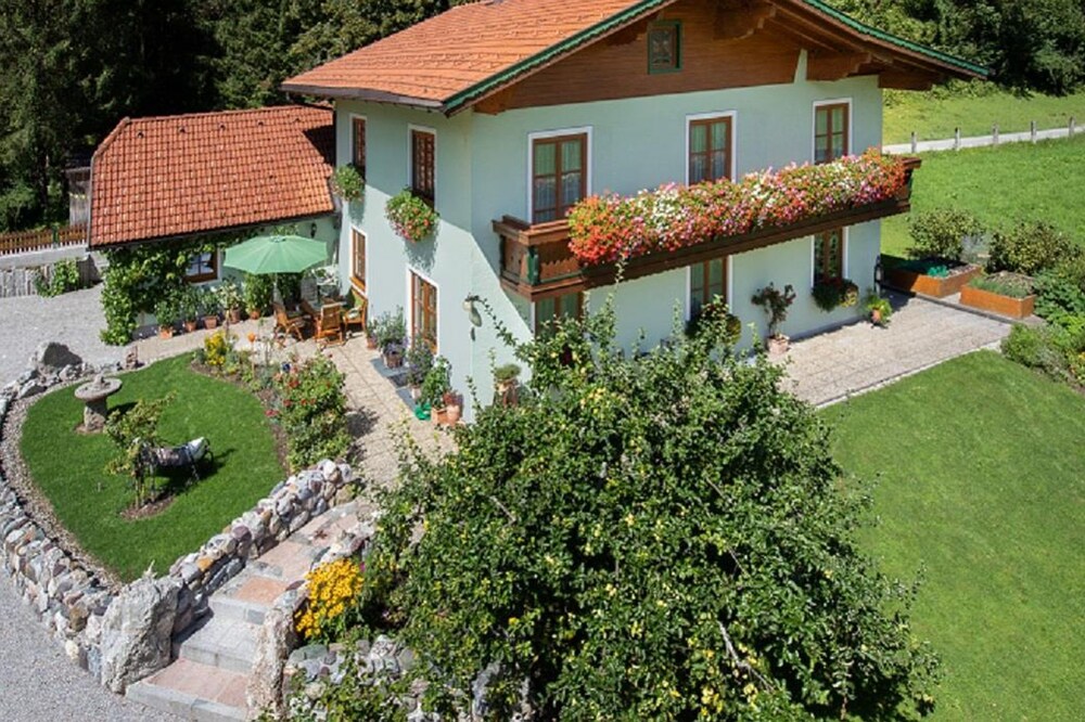 Landhaus Stockl - apartment / apartment, shower and bath, toilet, 2 bedrooms
