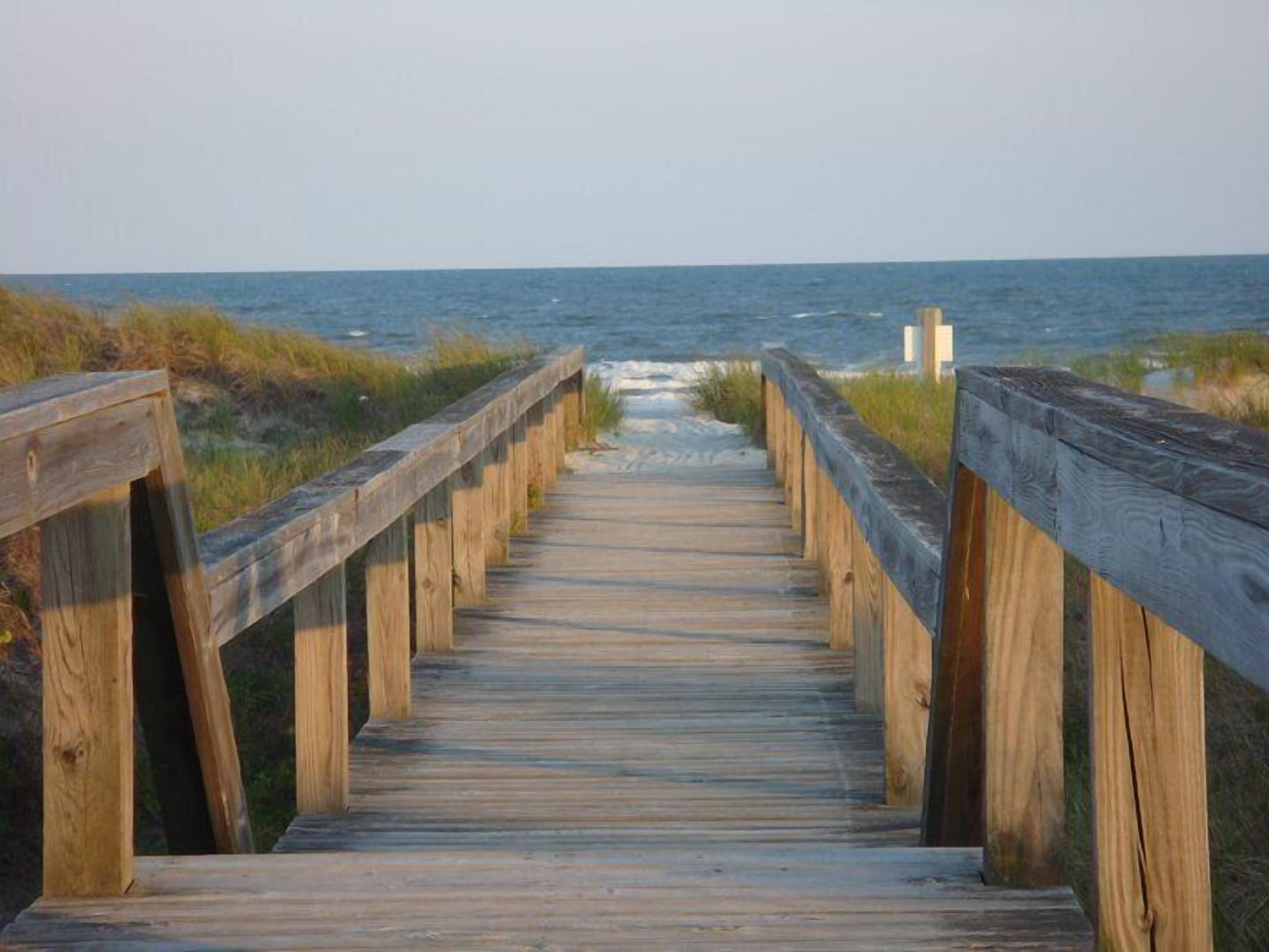 Perto da praia, espreguiçadeiras 