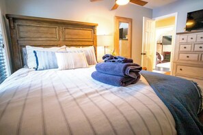 4 chambres, fer et planche à repasser, Wi-Fi, literie fournie