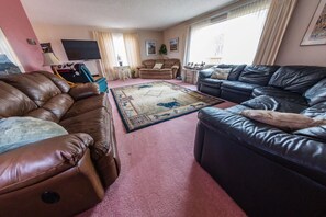 Televisión y chimenea 