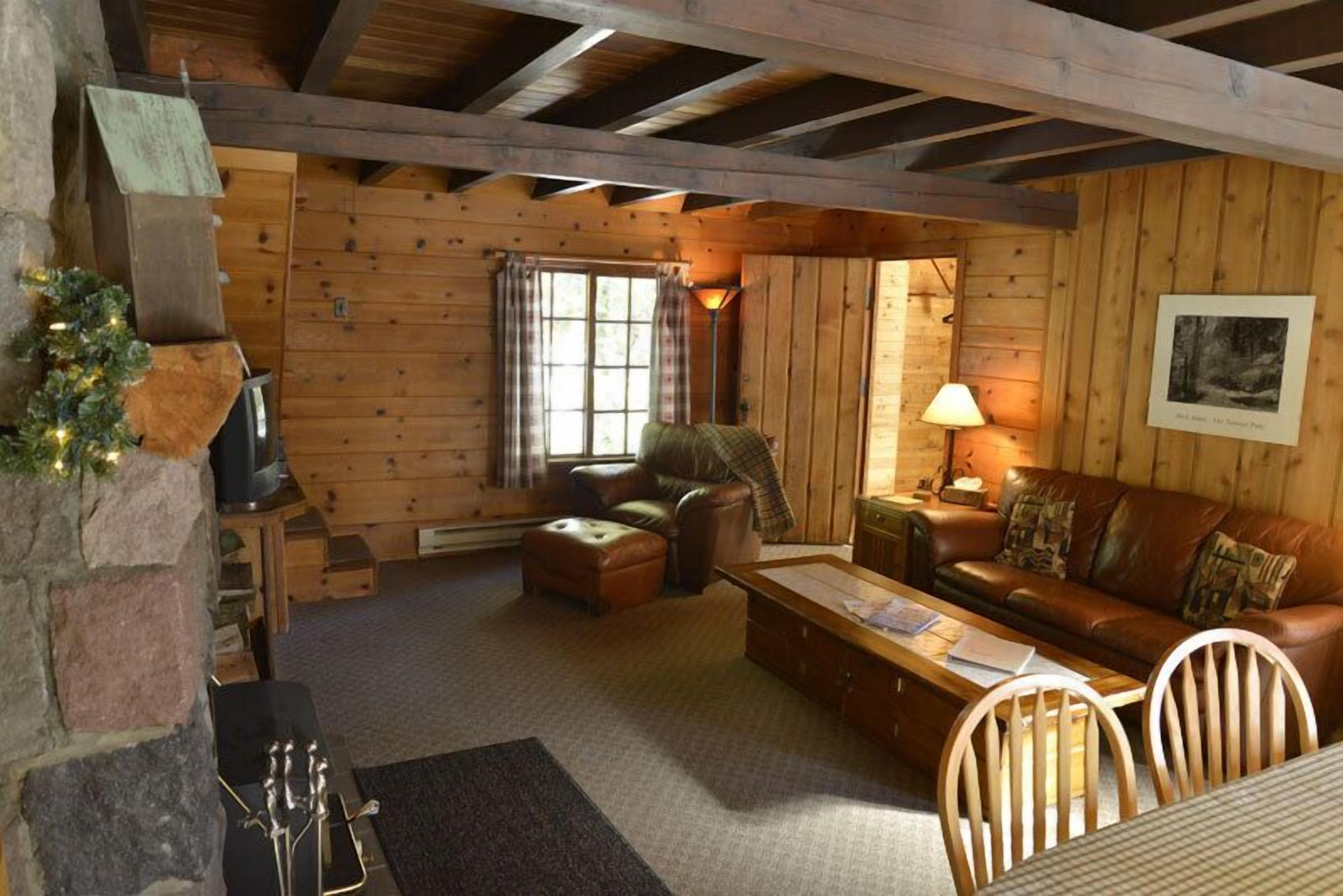 Heart of village!  Knotty pine alpine cabin.  Holiday sessions available!