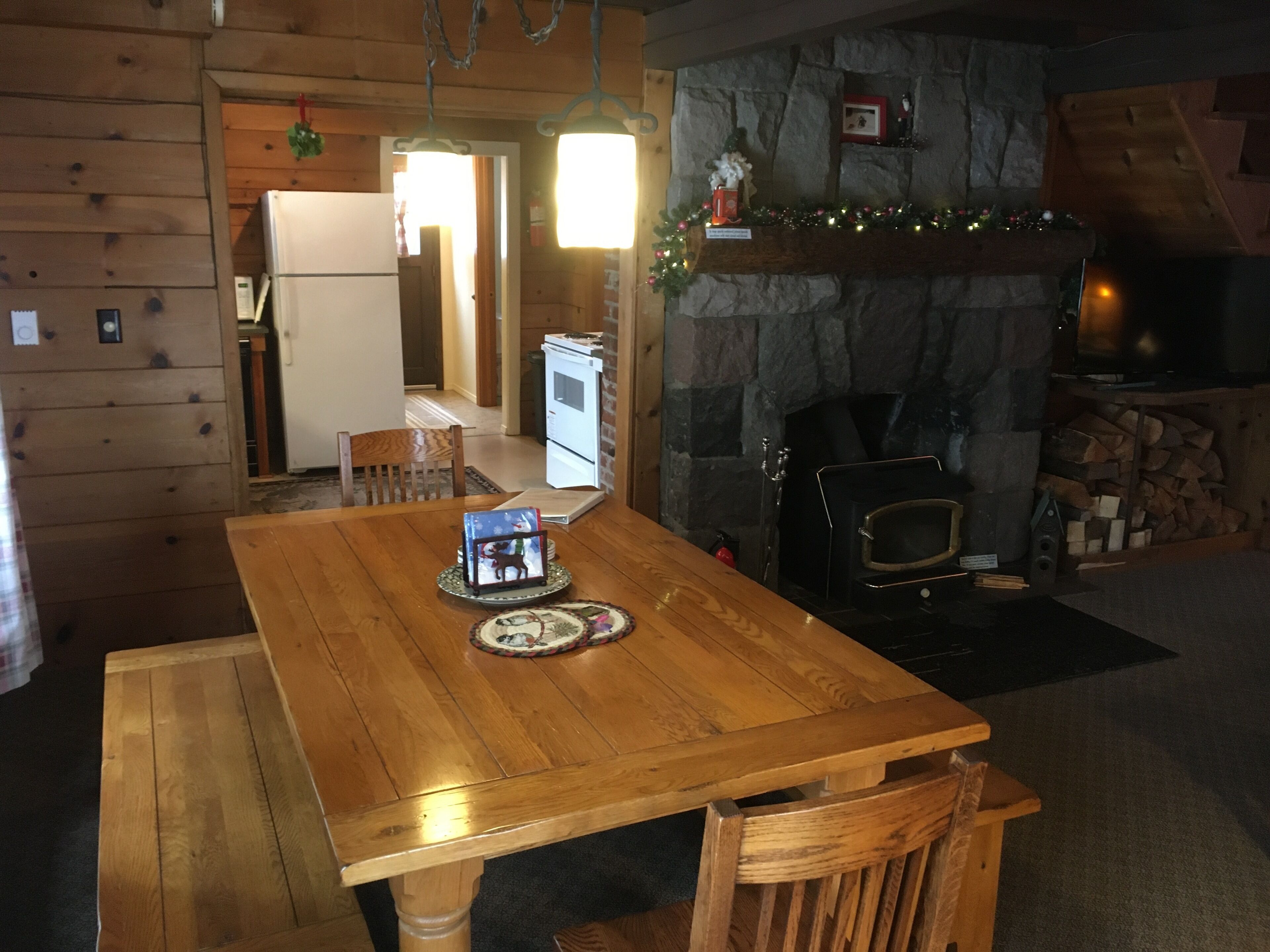 Heart of village!  Knotty pine alpine cabin.  Holiday sessions available!