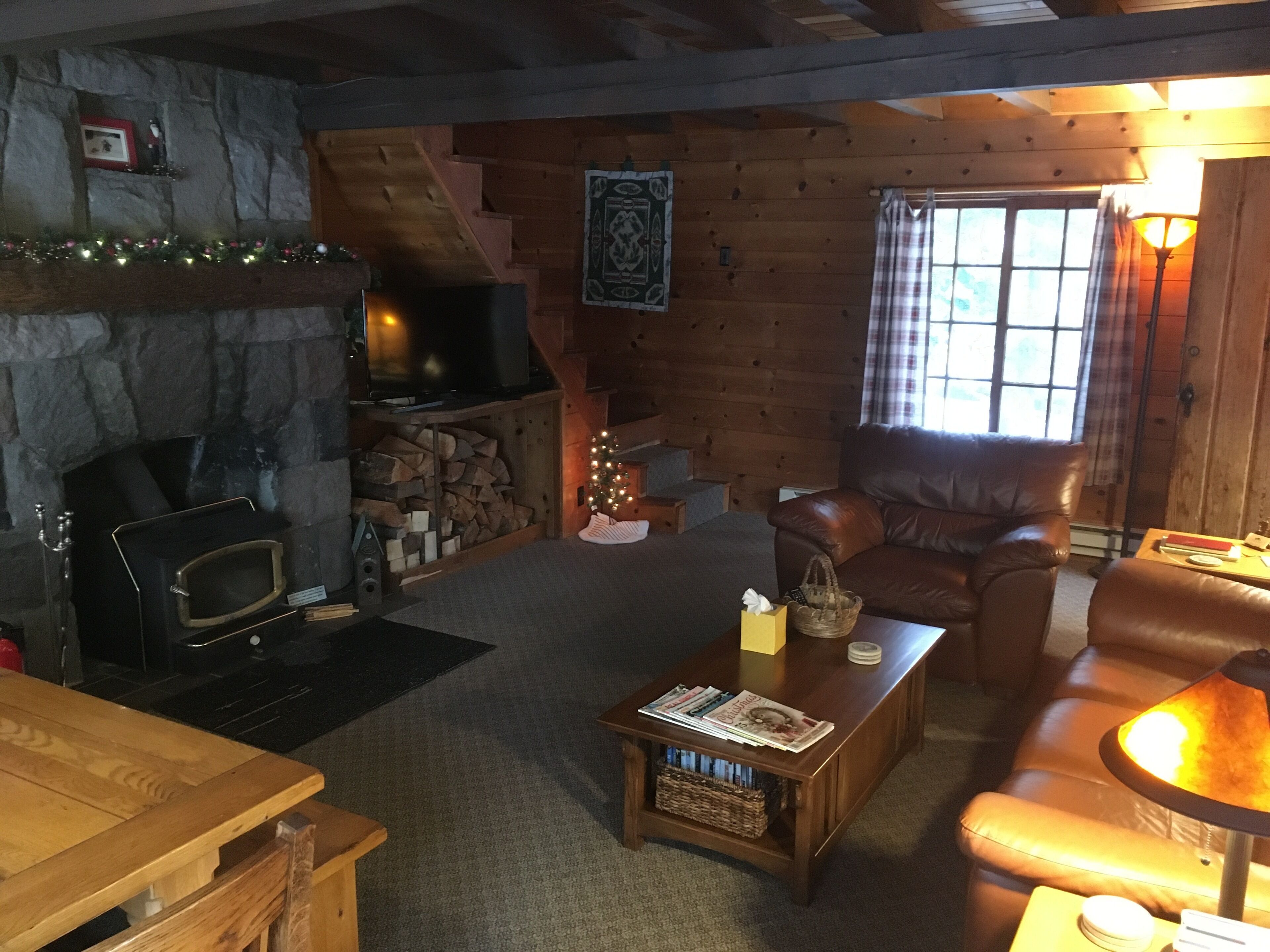 Heart of village!  Knotty pine alpine cabin.  Holiday sessions available!