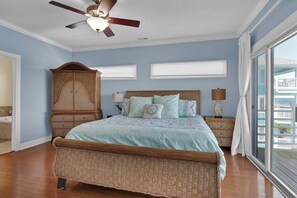 6 bedrooms, travel cot, free WiFi, bed sheets