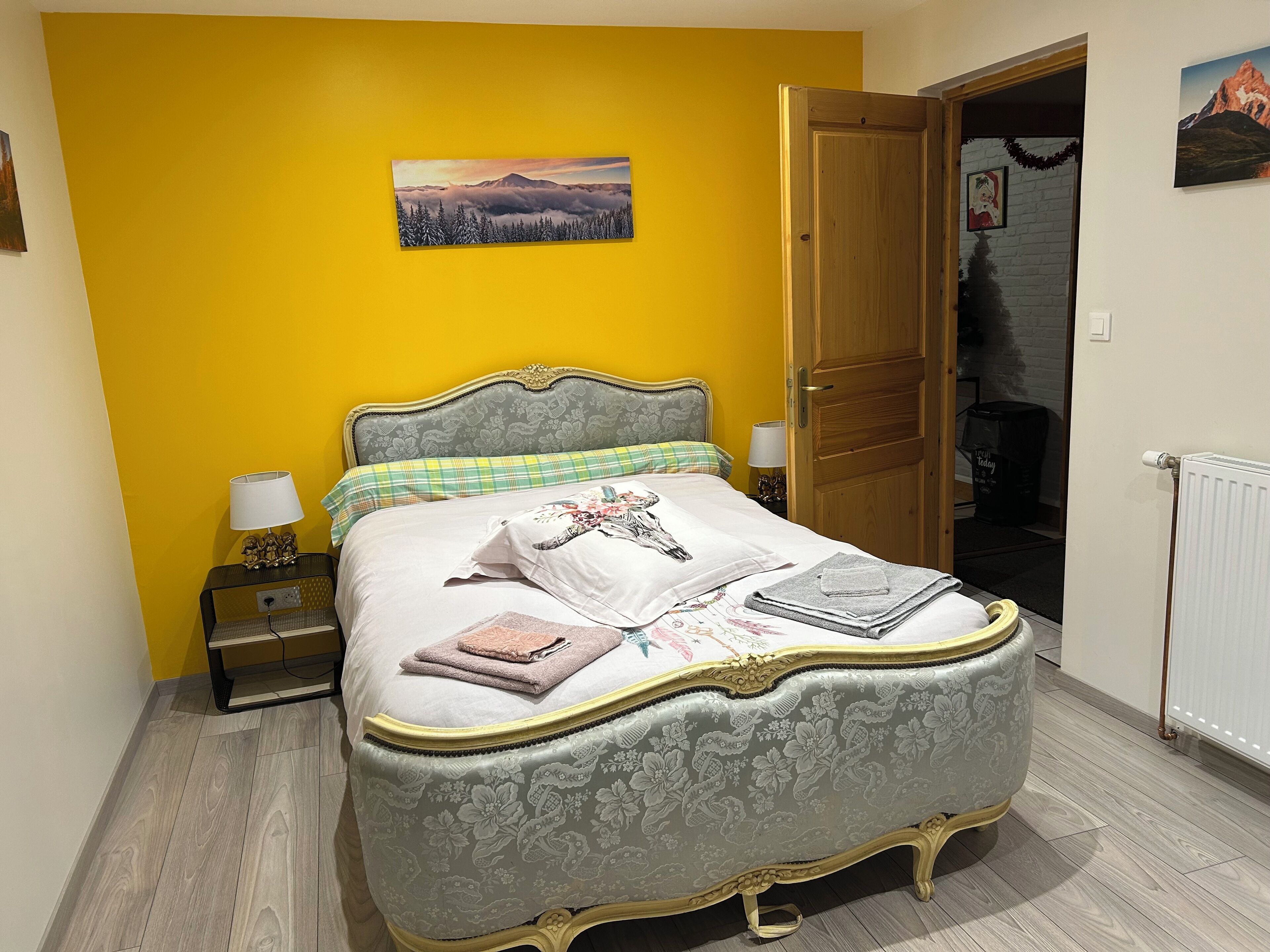 2 chambres, fer et planche à repasser, Wi-Fi, draps fournis