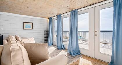 Beachfront Property in Ocean Springs, Overlooking the Gulf of Mexico. Sleeps 14