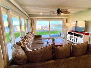 Smart TV, DVD player - STUNNING ground floor condo, direct OCEAN front, steps to community pool! (New Smyrna Beach)