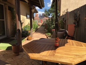 Outdoor dining - Desert Jewel in Red Rock country (Sedona)