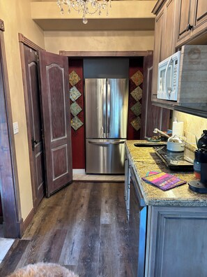 Fridge, microwave, oven, stovetop - Desert Jewel in Red Rock country (Sedona)