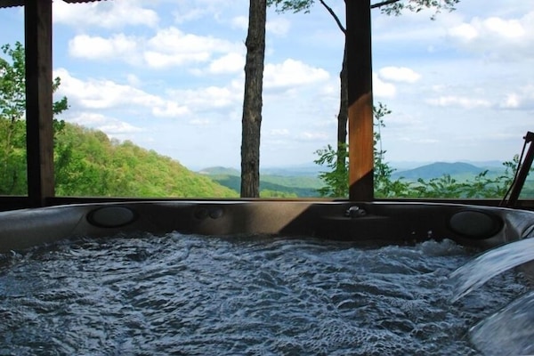 Enjoy the fantastic view while soaking in the Jacuzzi hot-tub