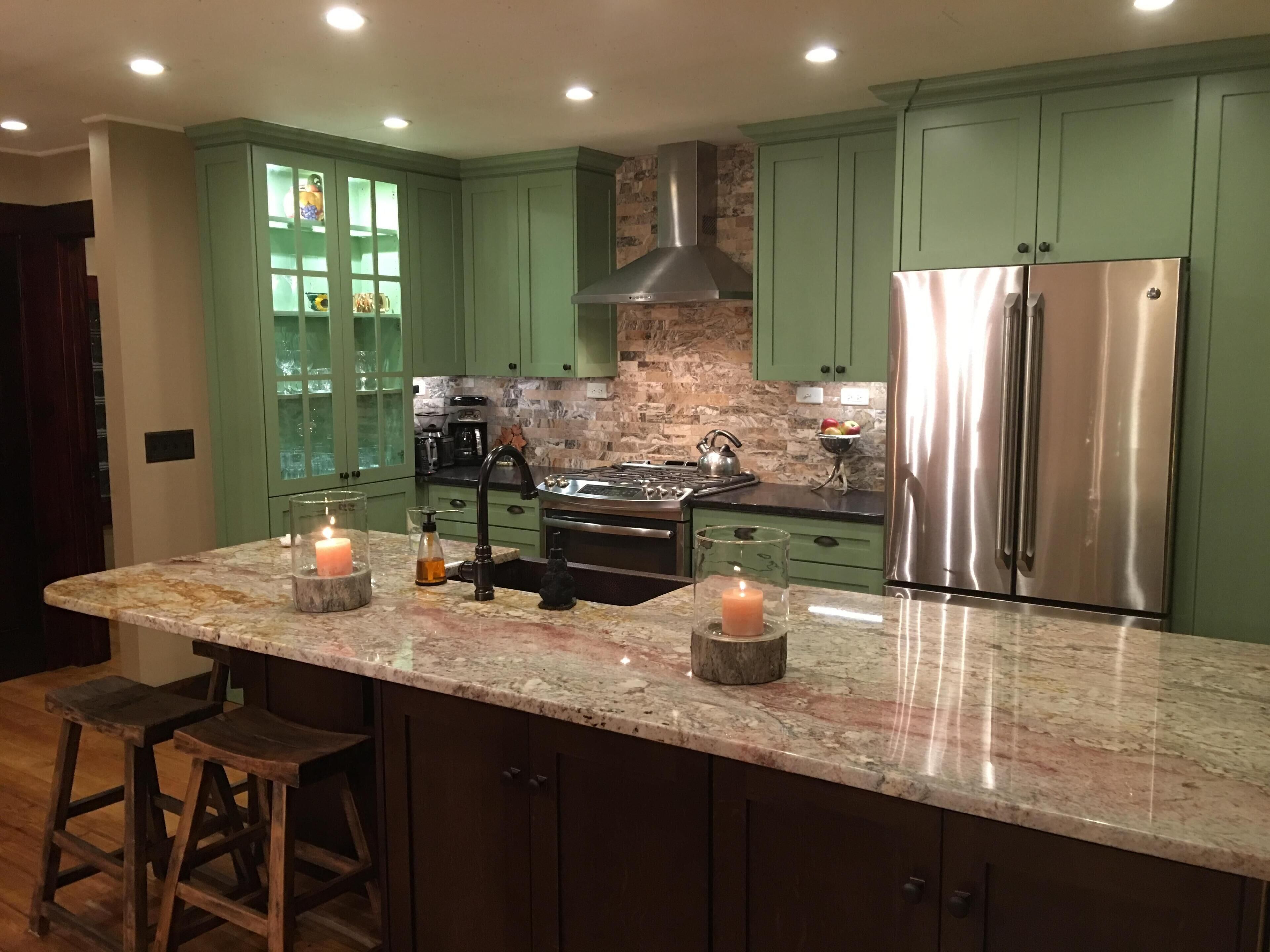 Wolf's Peak Lodge On 7.5 Acres With Views Of 3 States