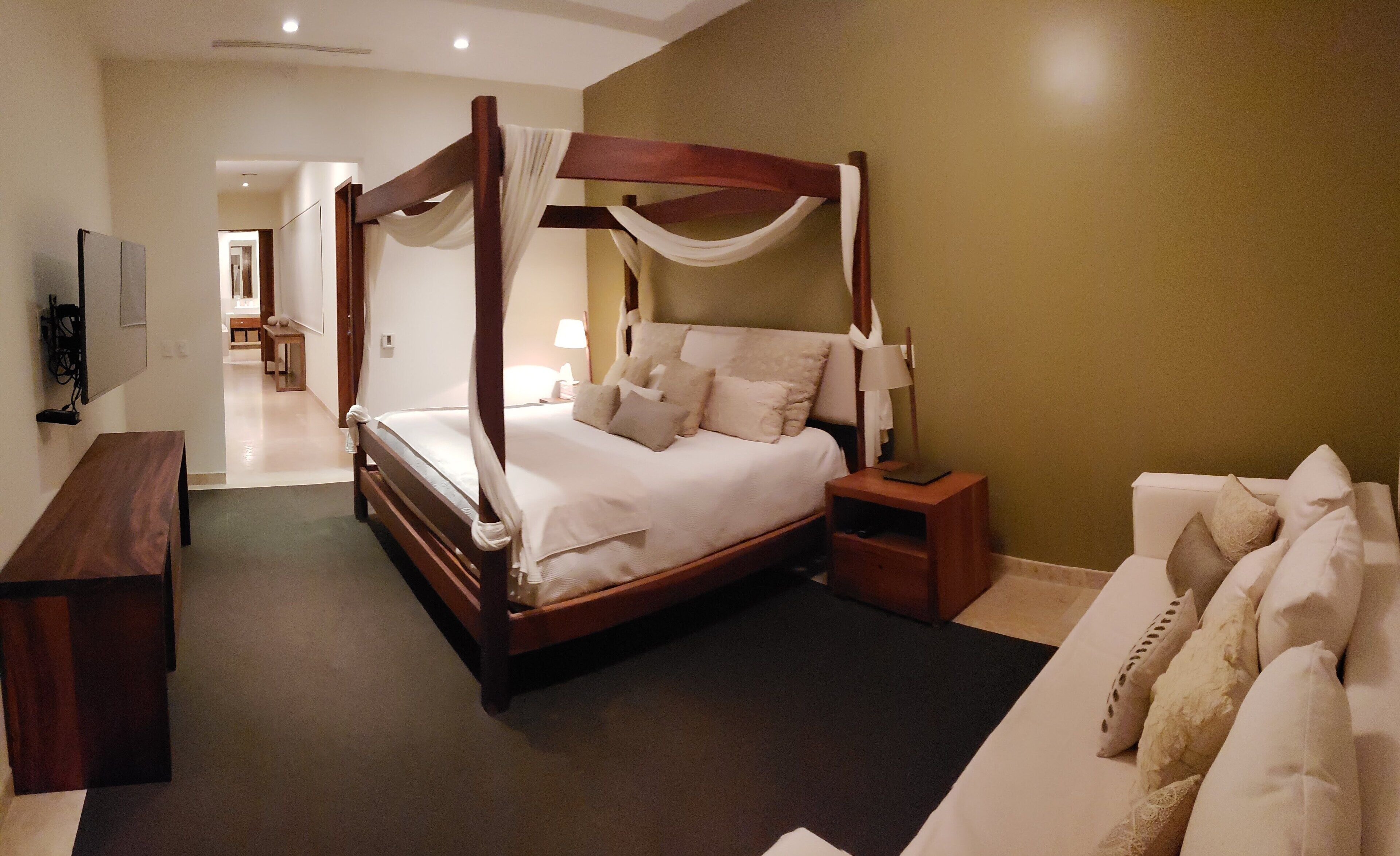 Los Veneros beachfront - with personal chef and jacuzzi - next to the W hotel. 