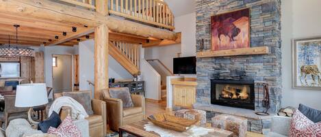 Fernseher, Kamin, Videospiele, Stereoanlage