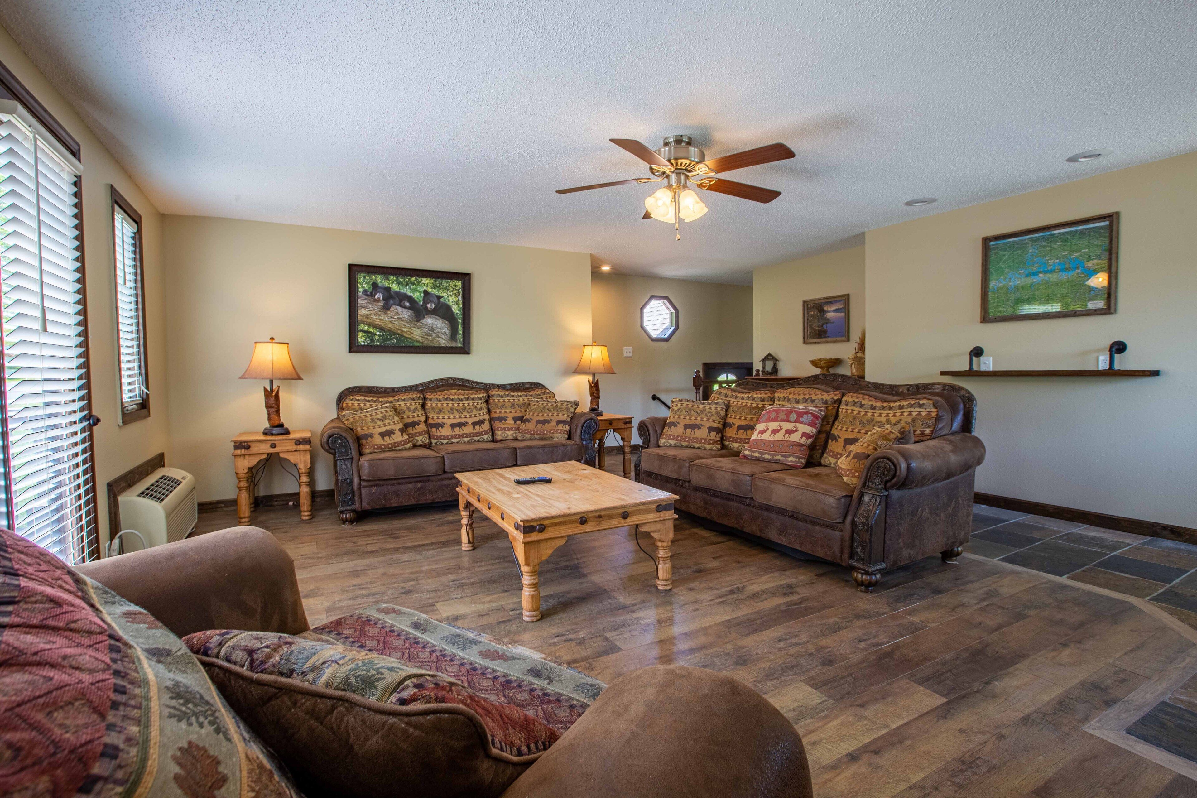 Chalets Resort Lakefront Cottage 4~Free Amenities~Amazing views~Kayaks~2 Pools