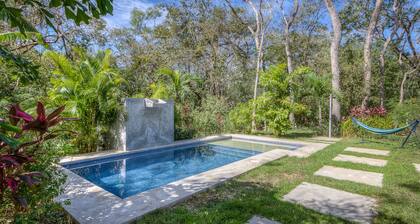 Serene home w/pool & yard wildlife steps to beach