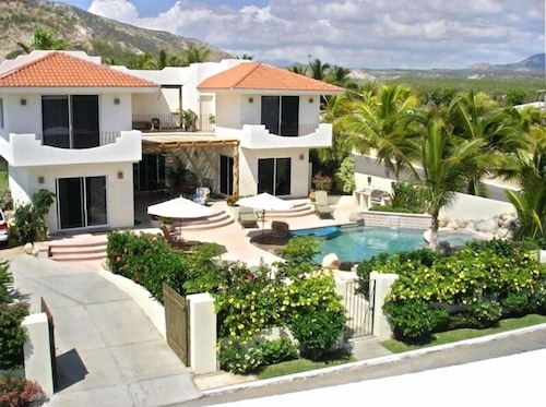 Top 10 Rental - 6 Bedrooms/6 Baths, Pool/Spa, Private Community, Close to Beach