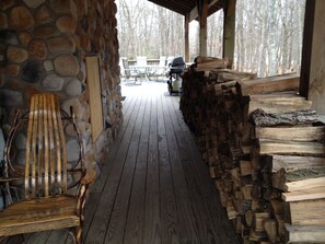Outdoor dining - Spacious Timber Frame Cabin (Albrightsville)