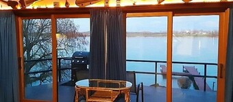 THUIS - OP DE RIVIER - ZWEMBAD & HOT TUB - OP de Niagara-rivier Geweldig uitzicht! 3 + BR 