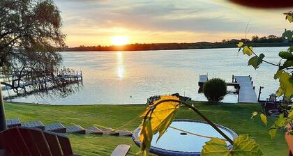 Right On the Niagara River - River Access Dock - Pool - Hot Tub - Firepit...more